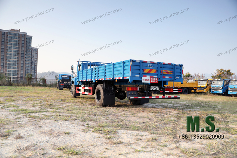 camión de servicio mediano vehículo de entrenamiento 4x4