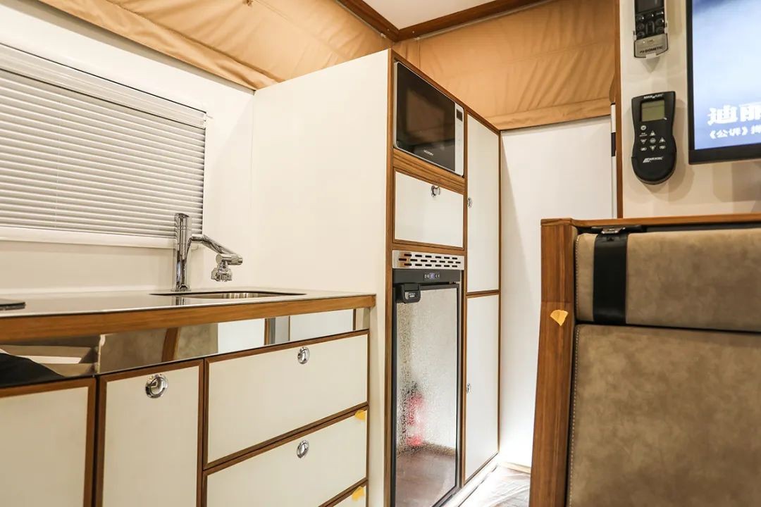 4x4 todoterreno versión de expedición mengshi con cocina, refrigerador