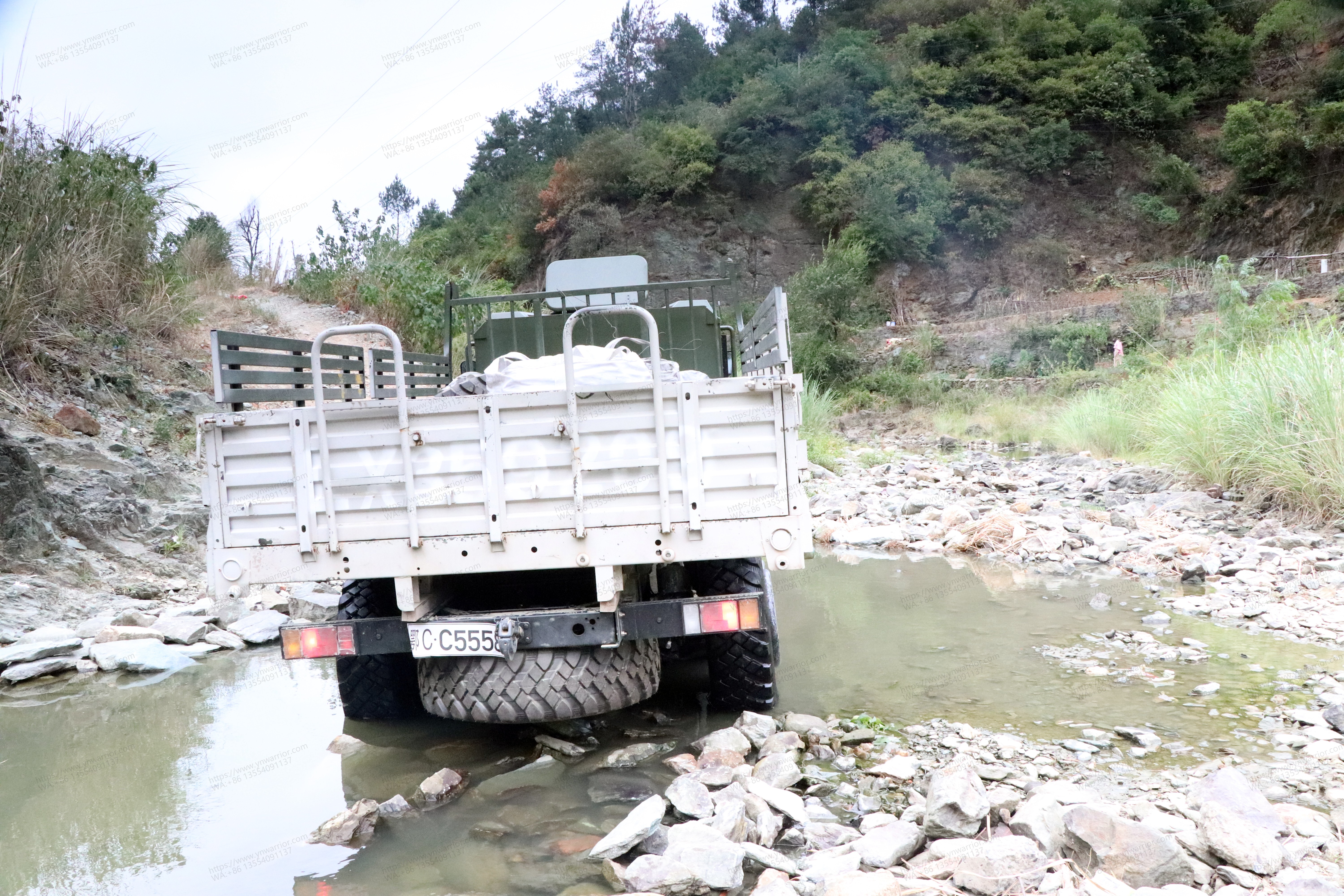 Dongfeng 6x6 camión armado con balas militar fuera de carretera 