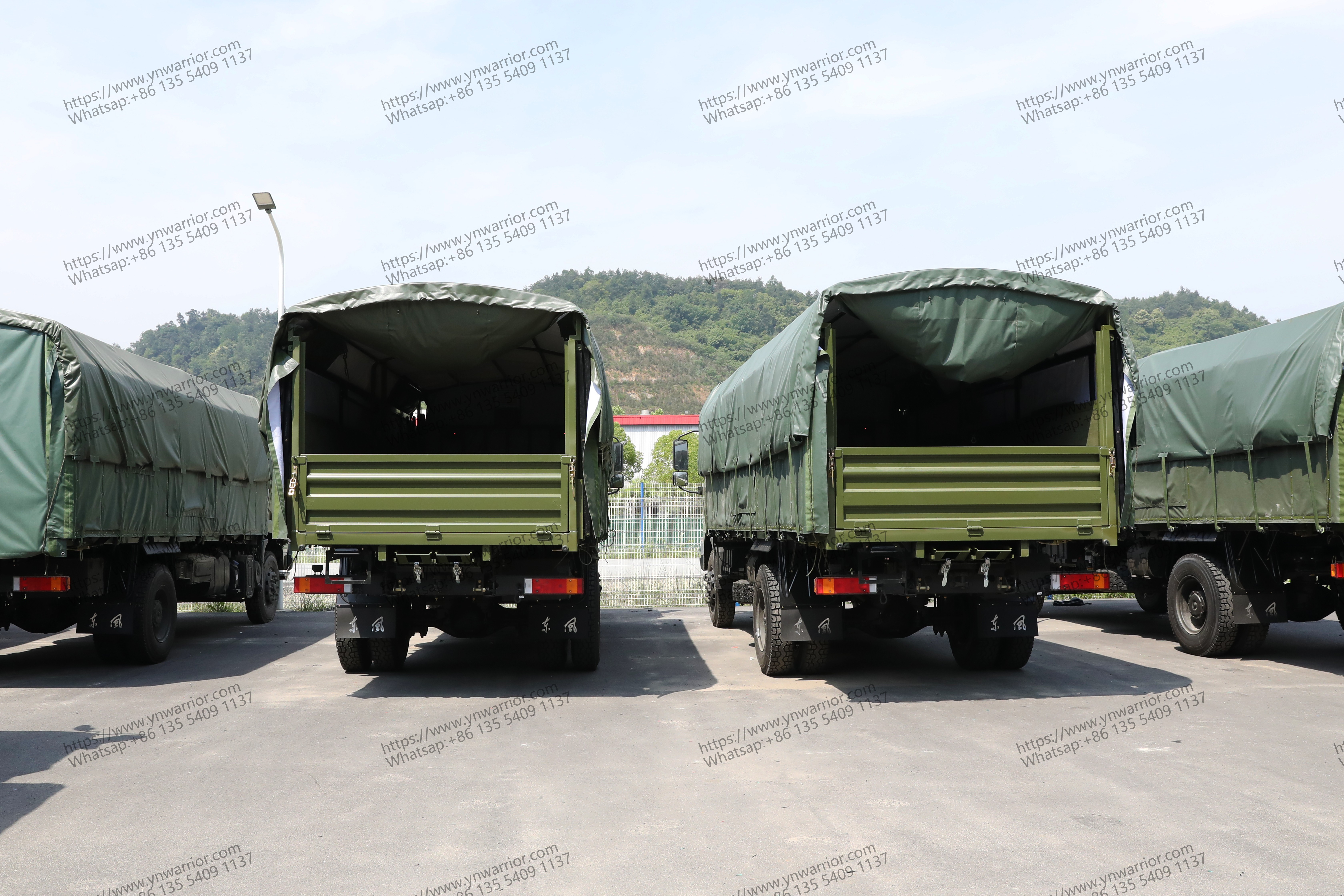 Dongfeng 4x4 Tropas de tropas Camión con canopy trasero persectivo 