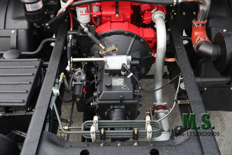 Dongfeng Chasis de cami&oacute;n con cabina moderna 4x4 con cabina de servicio mediano Transmisi&oacute;n manual R&Aacute;PIDA 