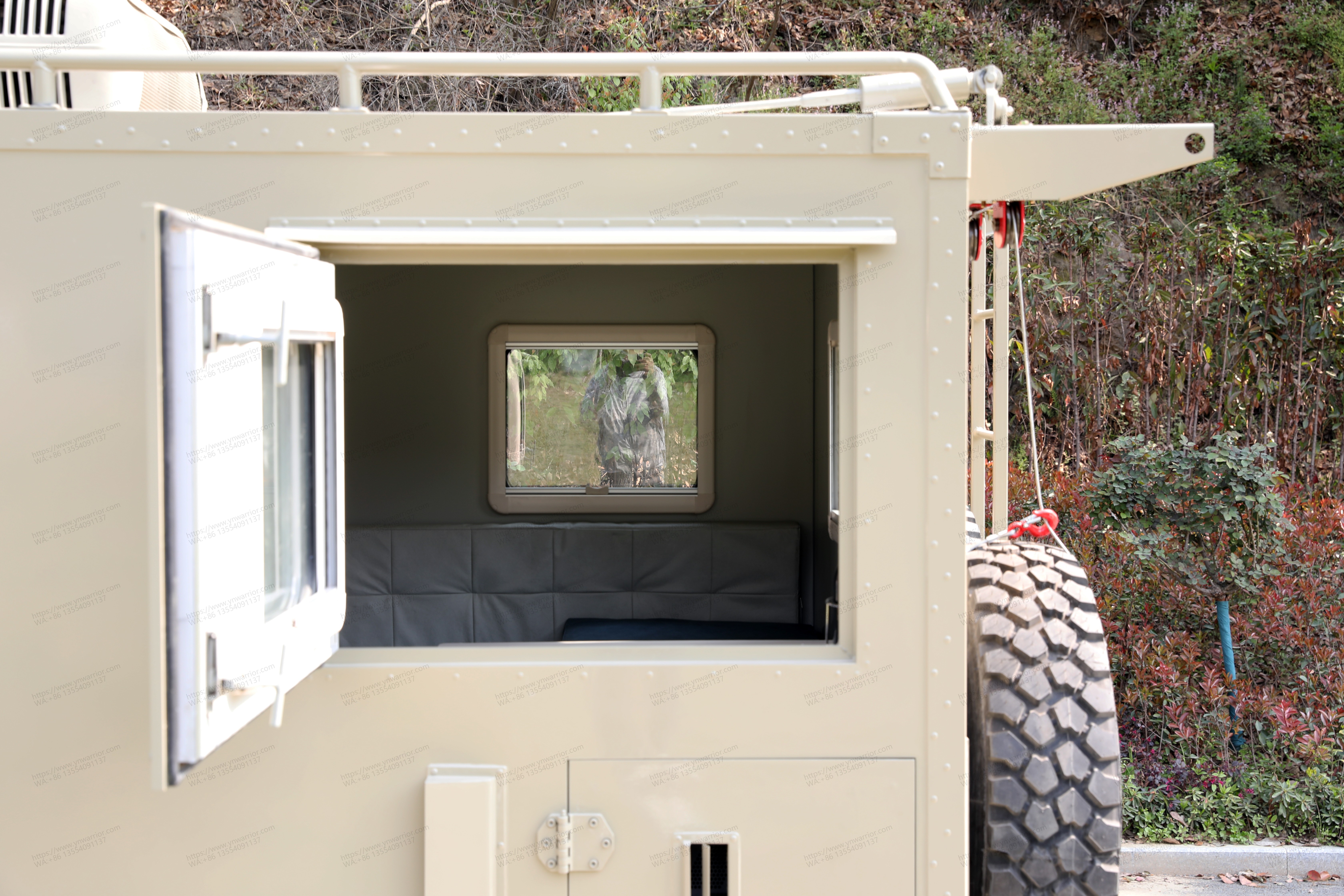 chino 4x4 Off-Road IVECO RV Windows 