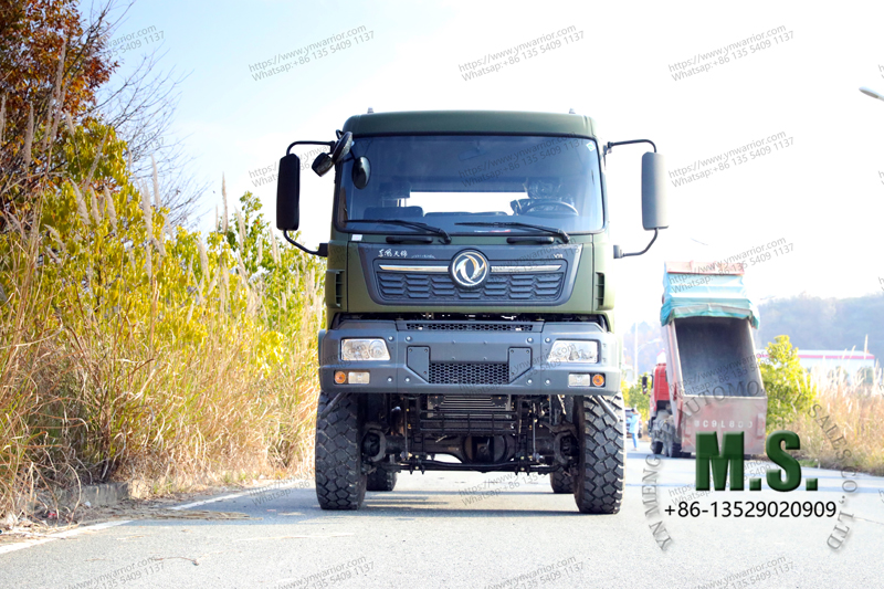 4x4 chasis de camión militar en color verde perspectiva frontal 4x4 