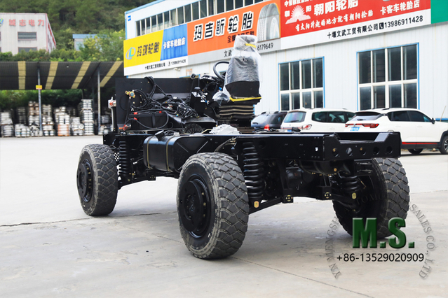 330 caballos de fuerza de 13 toneladas de peso bruto suspensión independiente chasis_military estándar, motor Cummins, transmisión automática de Allison, accionamiento a la derecha, con un conjunto completo de piezas