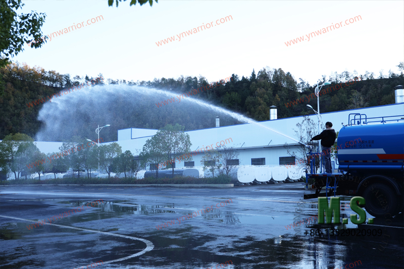 Dongfeng Camión aspersor de agua 4x2 de largo alcance, boquilla fuerte de alta presión 