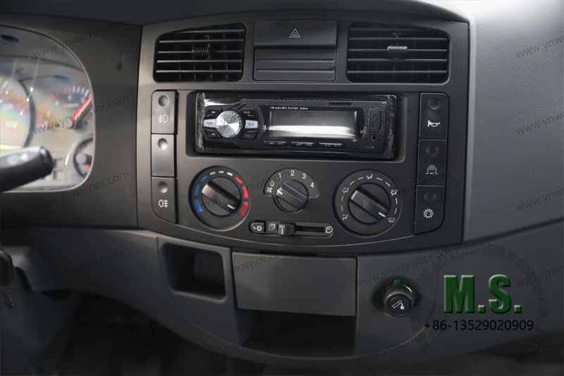 Dongfeng Chasis de cami&oacute;n con cabina moderna 4x4 con tablero de instrumentos multifunci&oacute;n de cabina para servicio mediano 