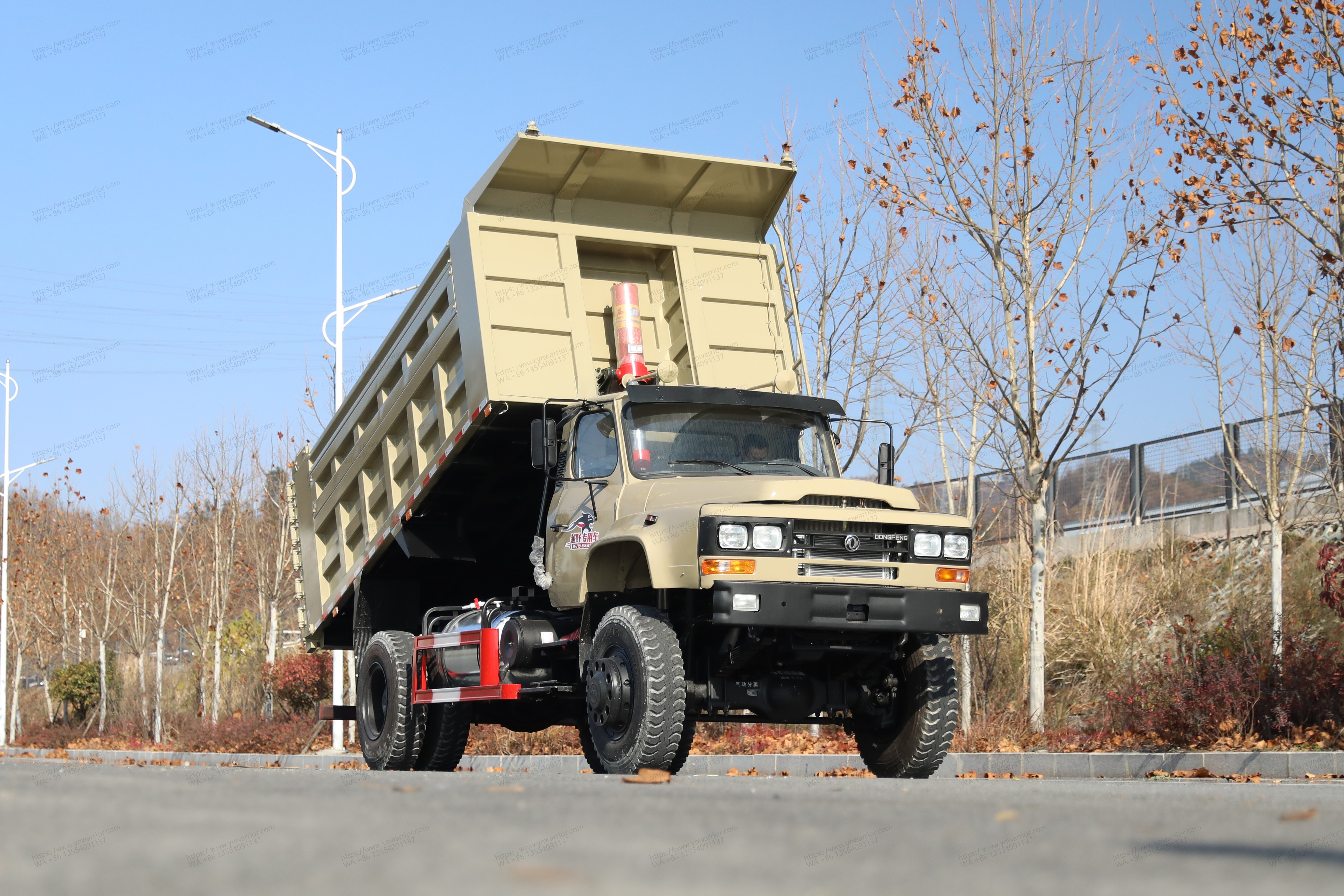 Dongfeng 4x4 Detalles de camión volcados fuera de camino 