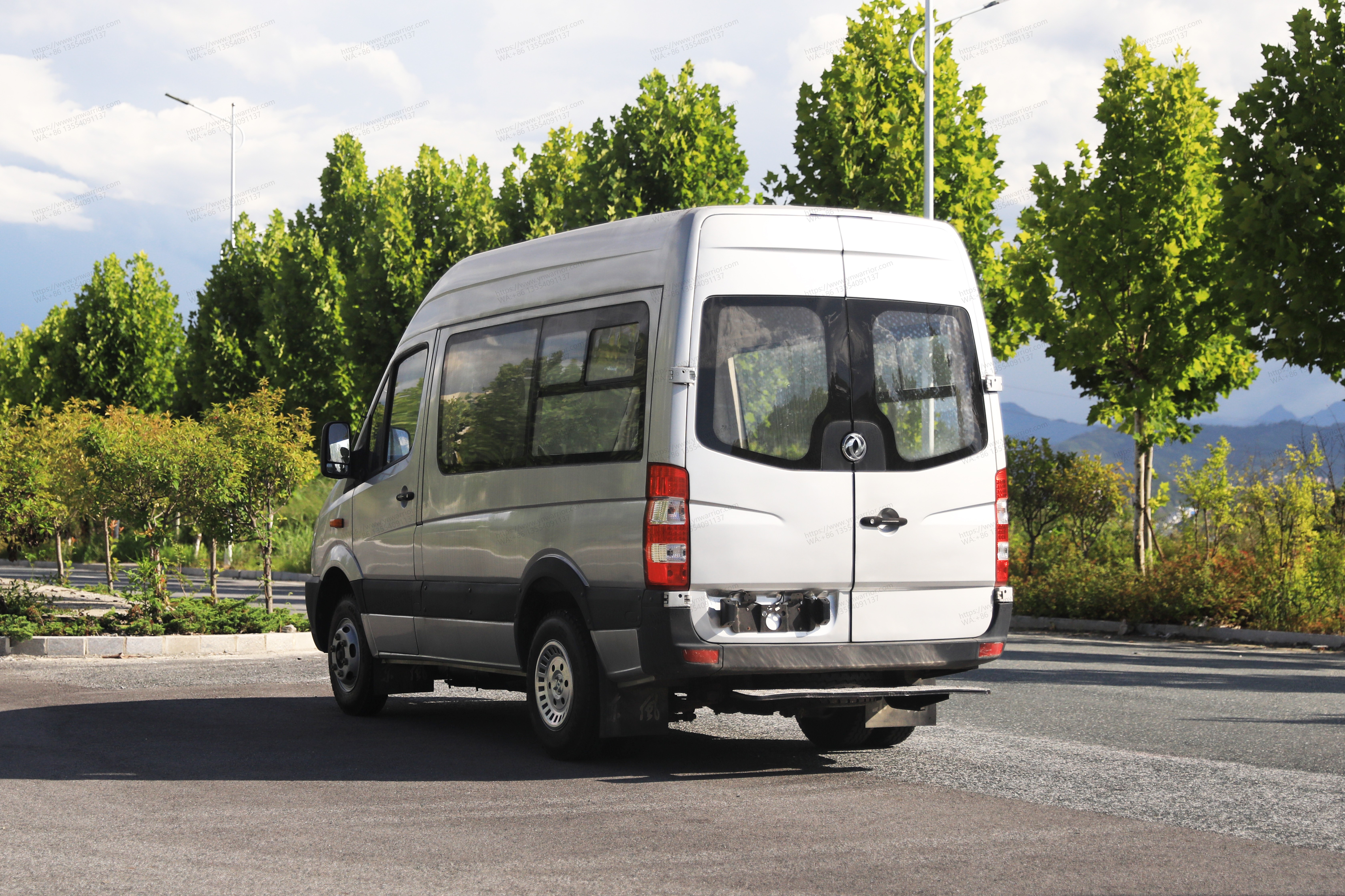 chino Dongfeng pasajero minivan 