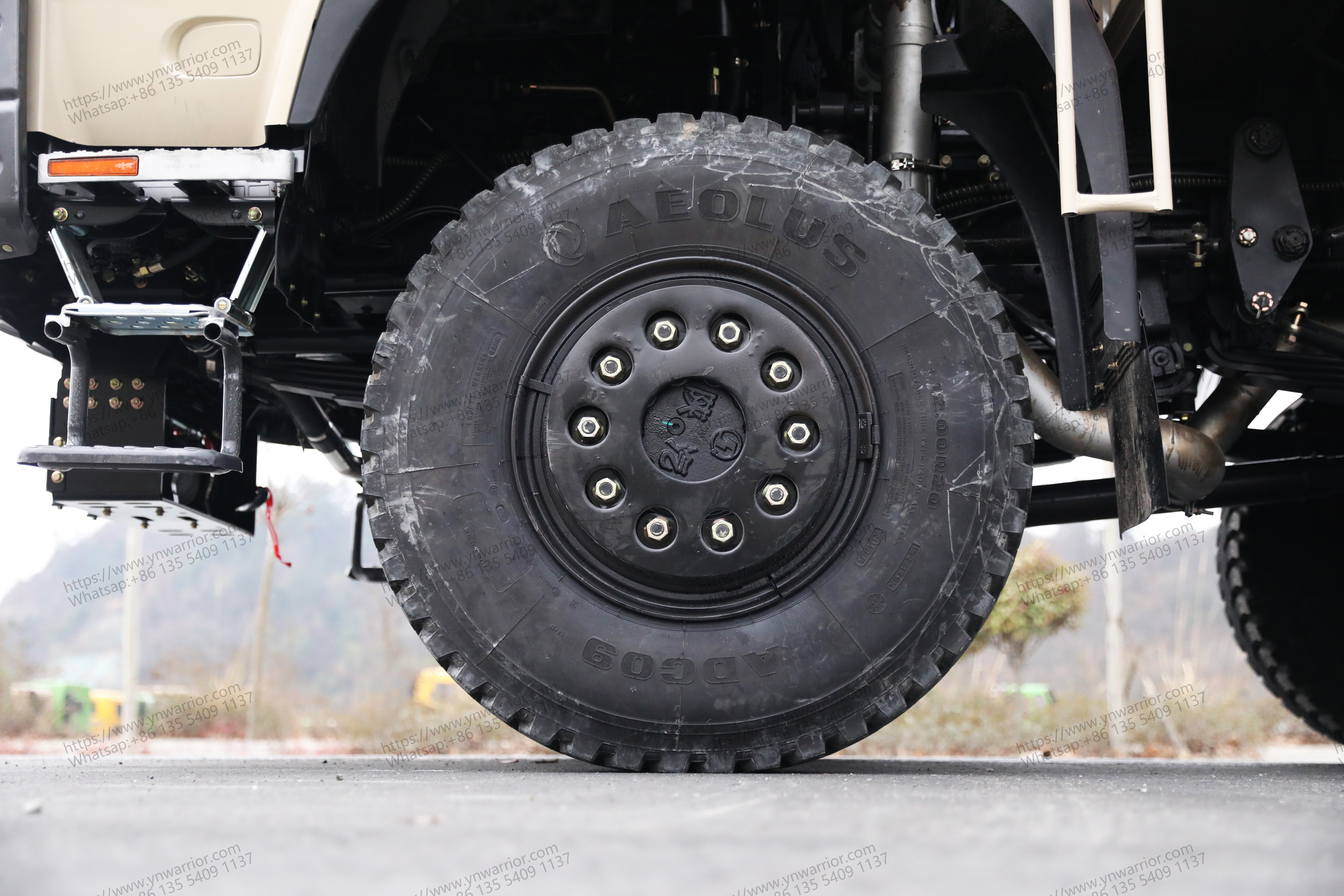 Dongfeng 8x8 Tire grande de camión de servicio pesado 