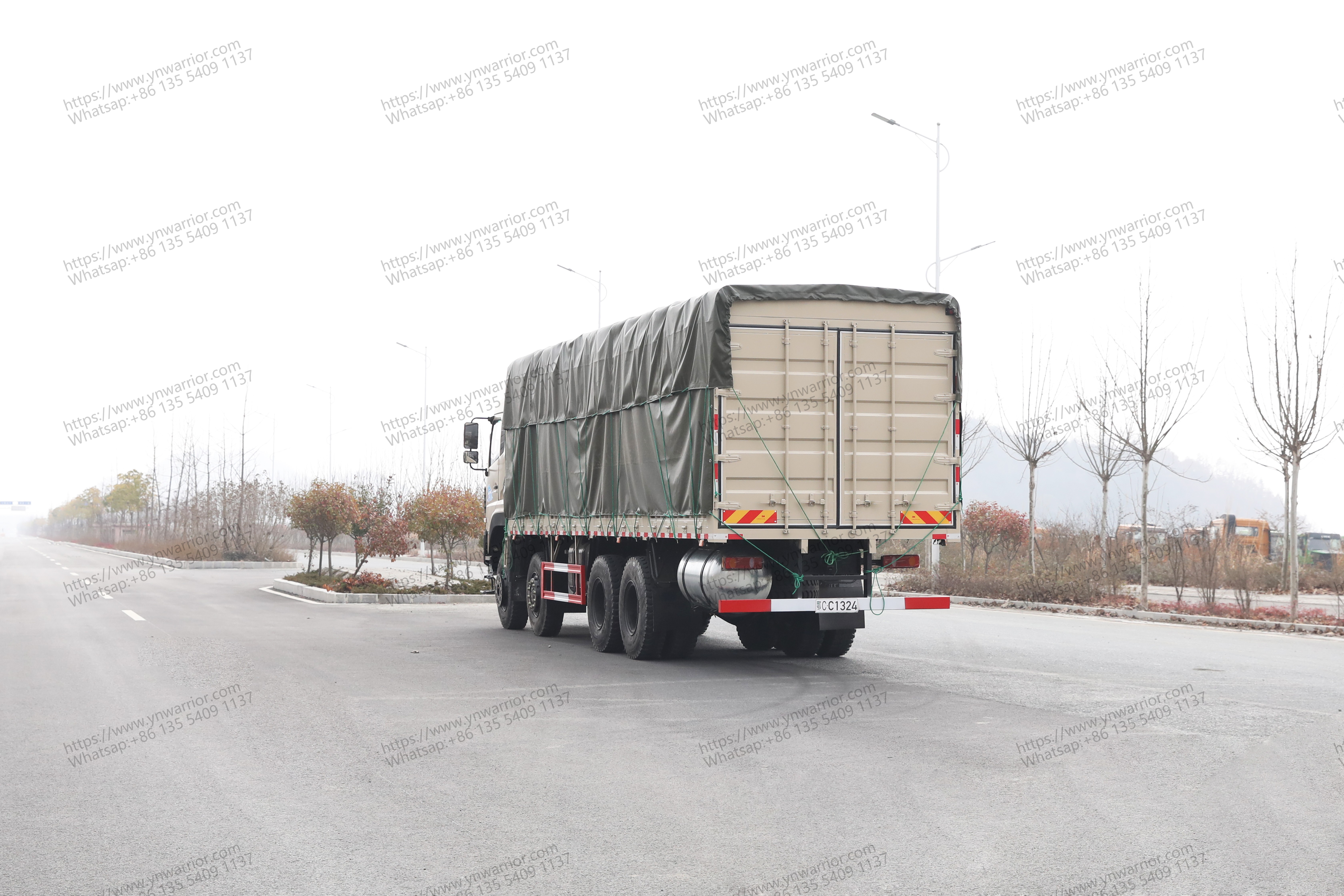 Dongfeng 8x8 Detalles traseros de camión de servicio 