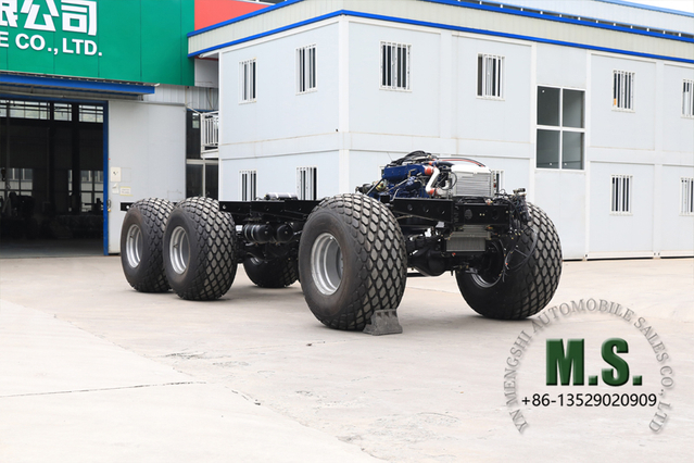 375 caballos de fuerza Peso bruto de 30 toneladas Autobús turístico Massive Desert Cruiser 6x6 Chasis rodante_Transmisión de engranajes helicoidales, bloqueo del diferencial, reductor de fricción, neumáticos para desierto_Directo del fabricante