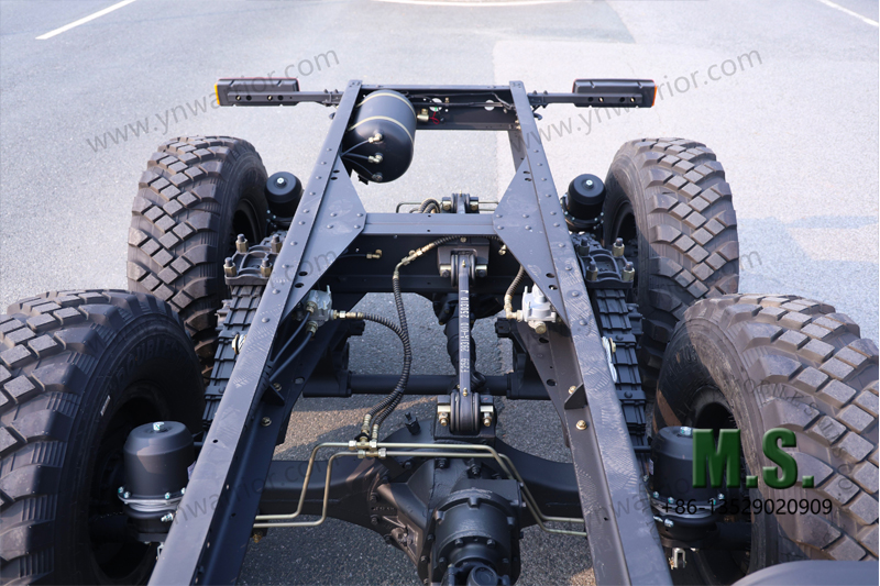 Dongfeng Cami&oacute;n todoterreno 6x6 de 11 toneladas con neum&aacute;tico trasero simple en la parte trasera del chasis sin caja de carga 