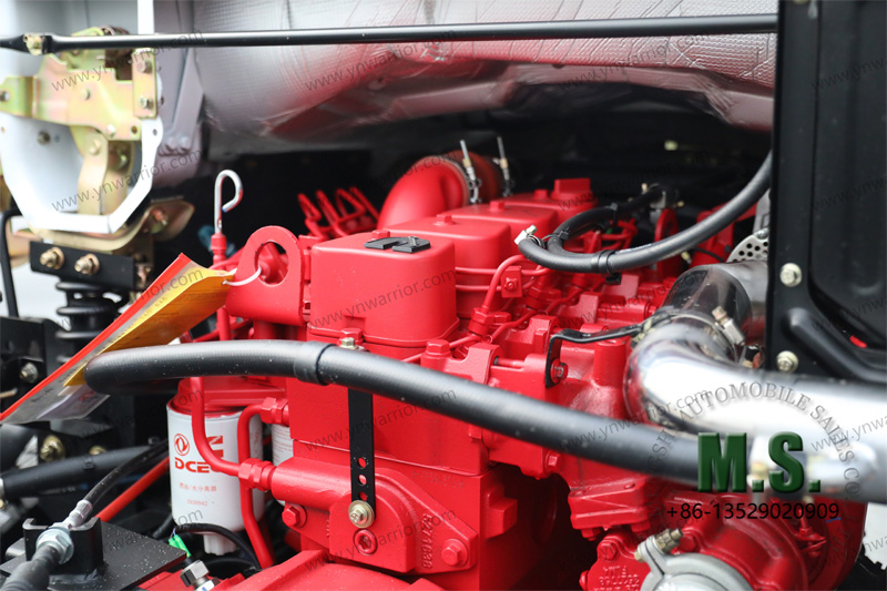 Dongfeng Chasis de cami&oacute;n con cabina moderna 4x4 con cabina de servicio mediano aut&eacute;ntico motor Cummins de 140 caballos de fuerza 
