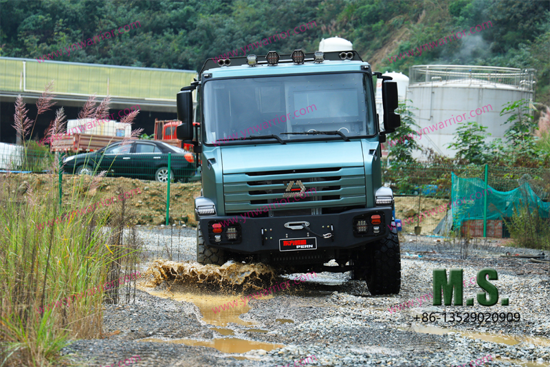 compartimiento cerrado blindado, camión todoterreno 4x4, militar 