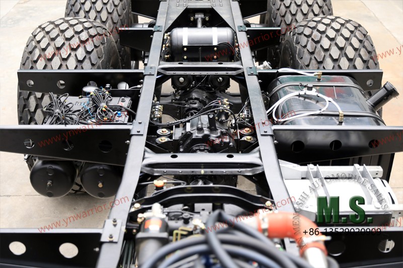 rodante masivo todoterreno 6x6 con circuito completo y cables 