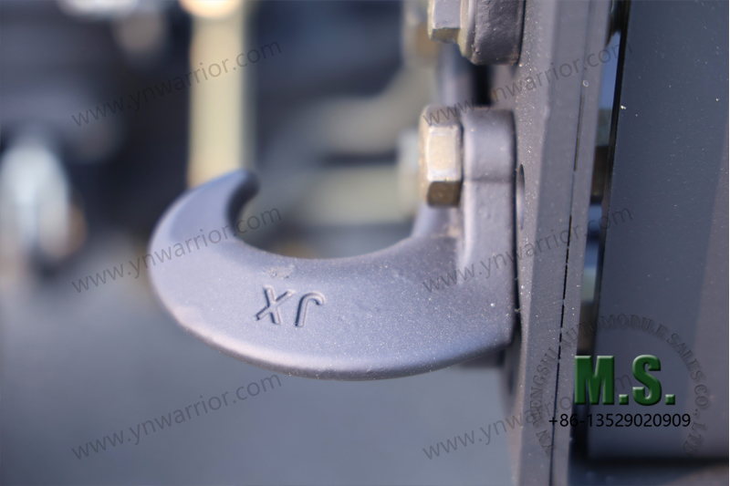 Dongfeng Cami&oacute;n todoterreno 6x6 de 11 toneladas con un solo neum&aacute;tico trasero Im&aacute;genes del gancho de remolque 