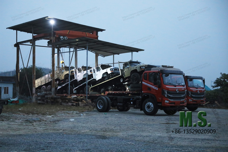 Dongfeng Los camiones de carga se envían desde fábrica 