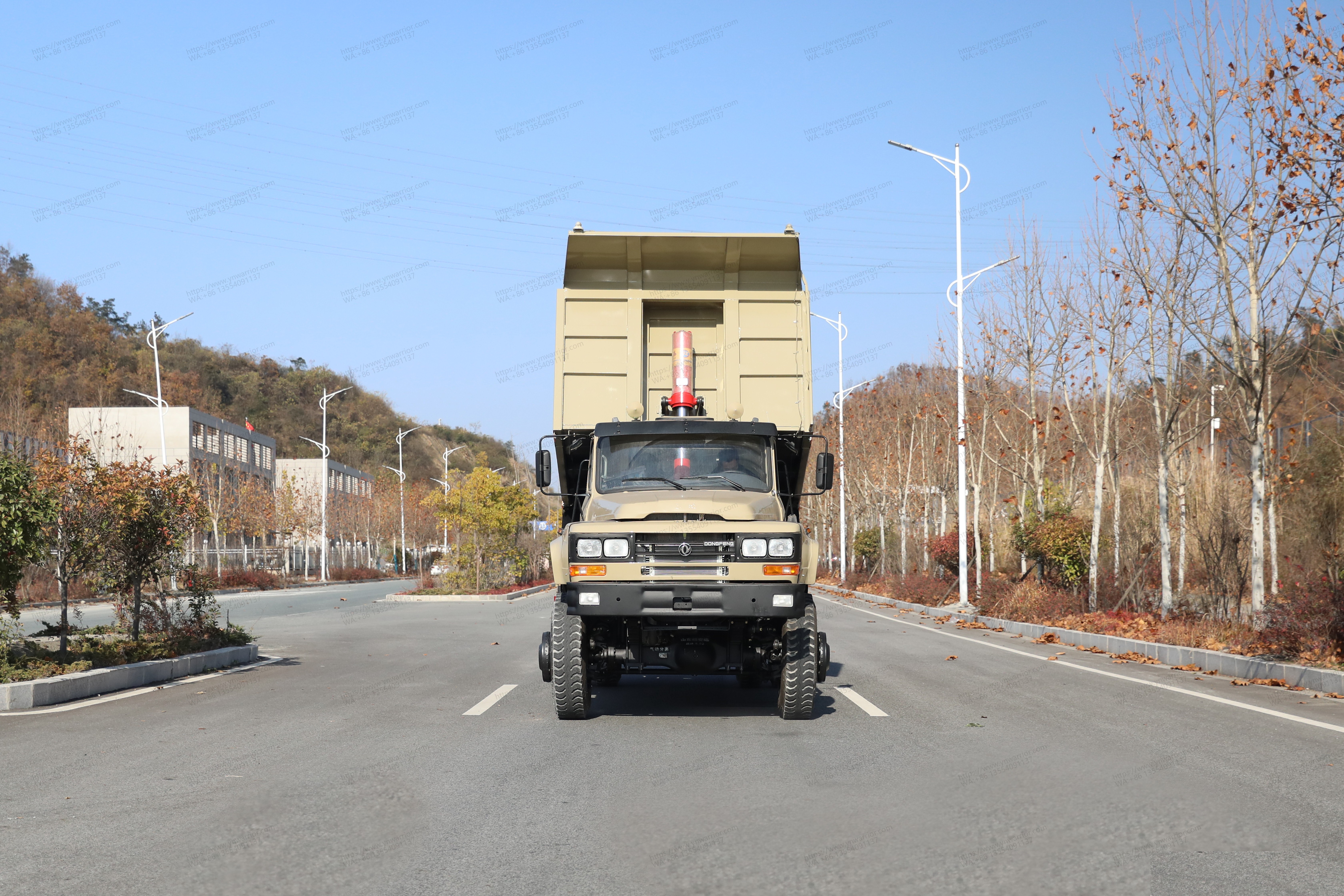 Dongfeng 4x4 Off-Off- Camión de volcado de carretera Caja de carga 