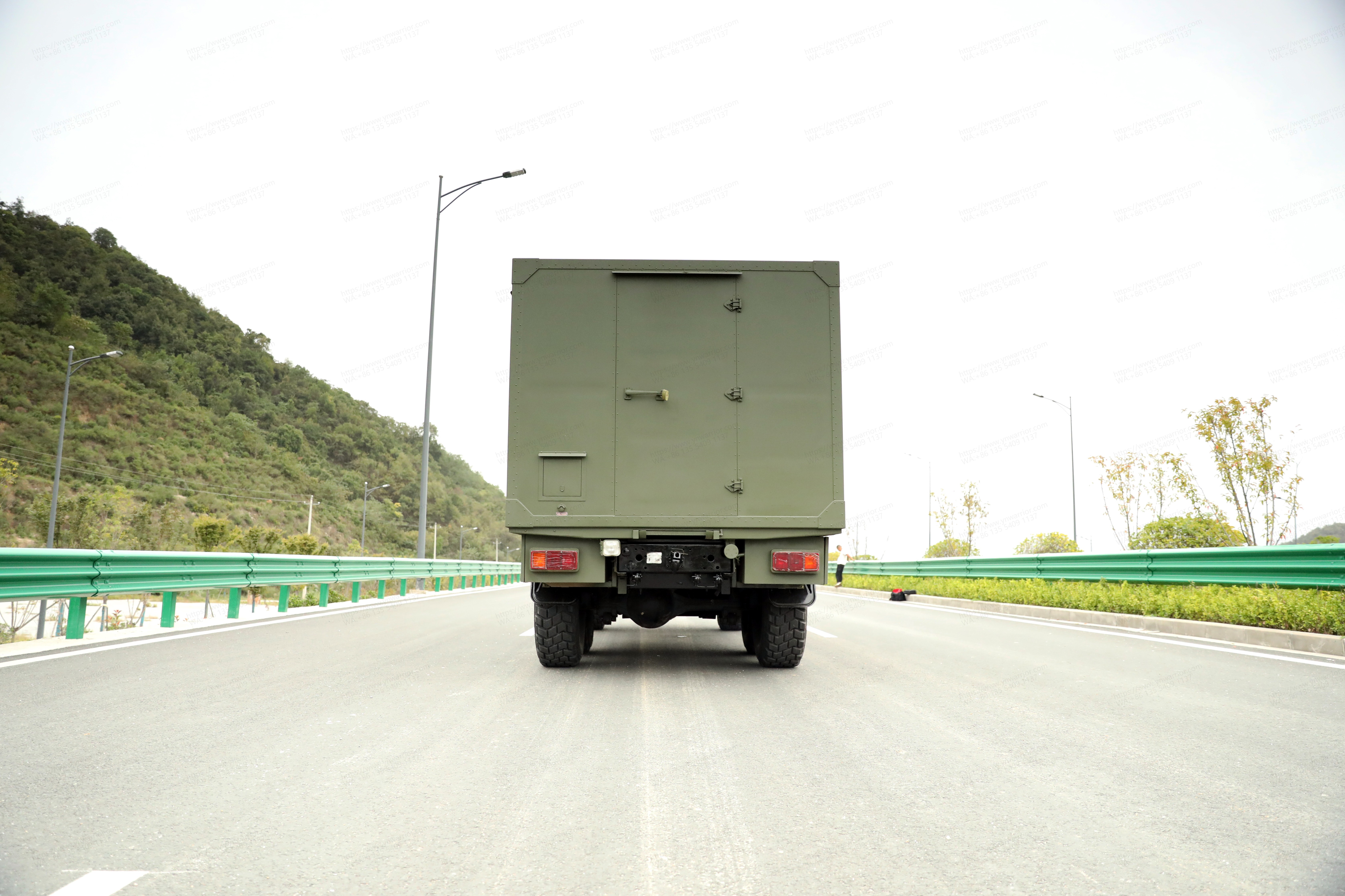 Dongfeng 6x6 autobús de viaje de camión de pasajeros fuera de carretera 