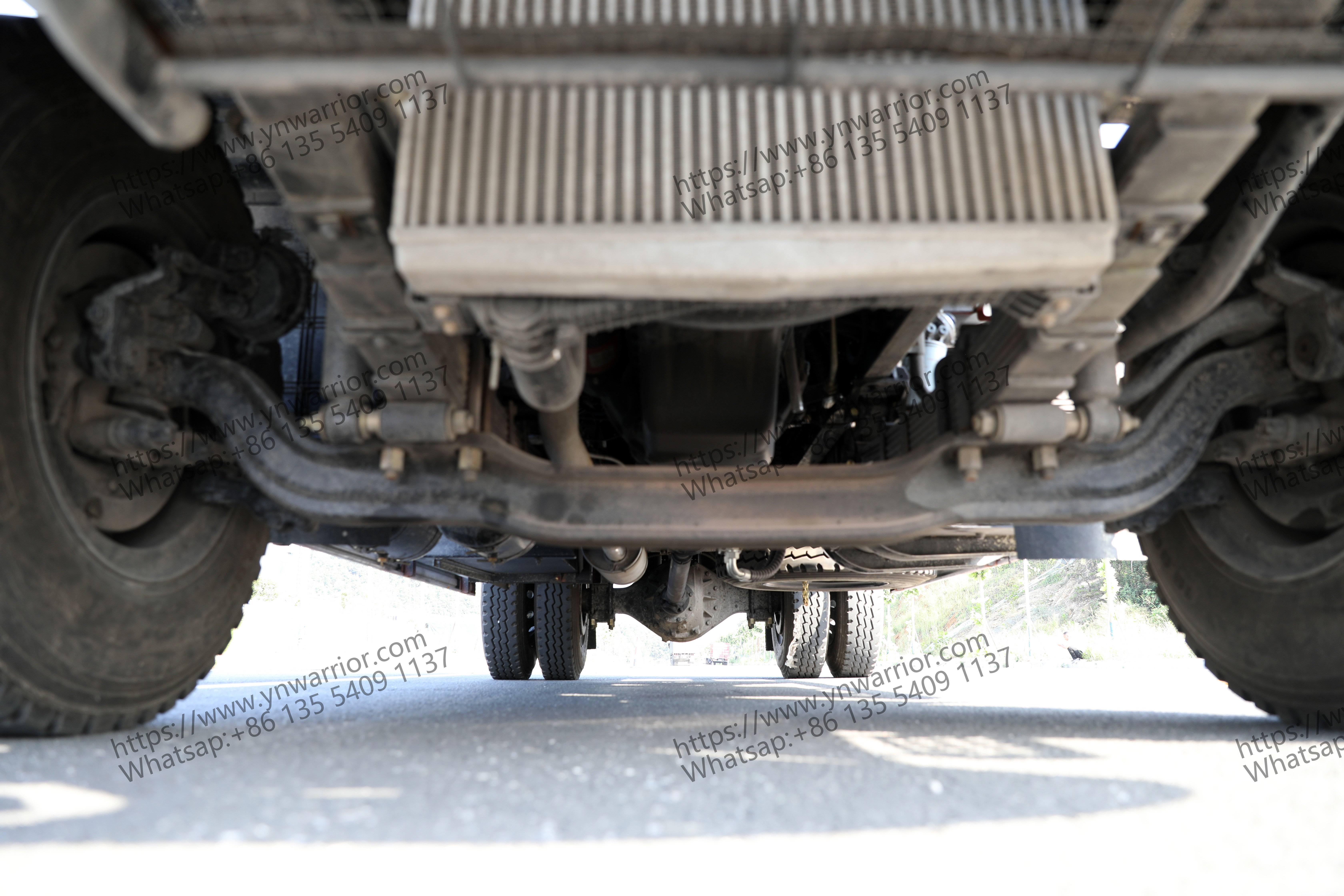 Dongfeng garbage truck factory direct chassis 