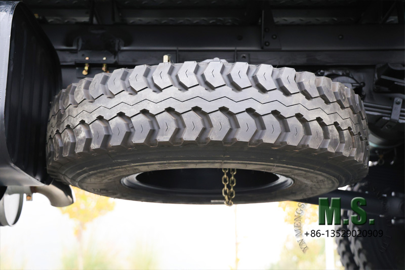 Dongfeng cami&oacute;n de carga 4x2 de 18 toneladas de peso bruto banda de precio bajo nueva llanta de repuesto debajo del chasis