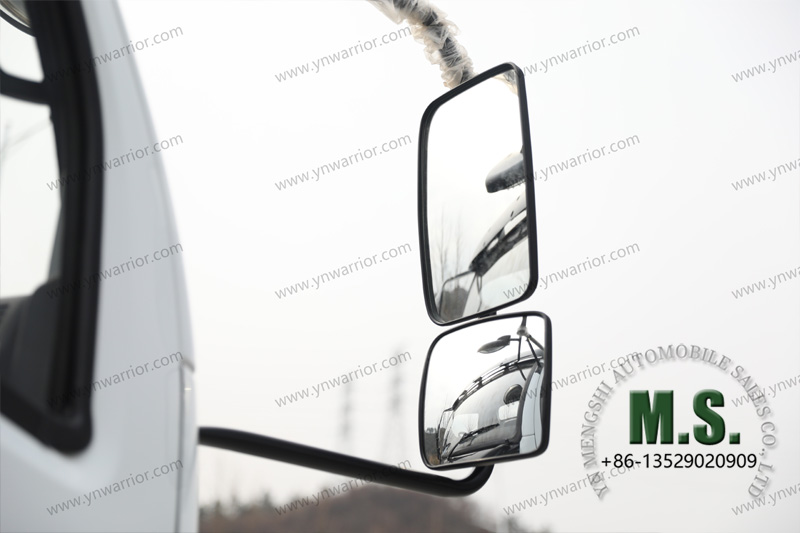 Dongfeng Chasis de cami&oacute;n con cabina moderna 4x4 con c&aacute;mara de marcha atr&aacute;s en cabina de servicio mediano