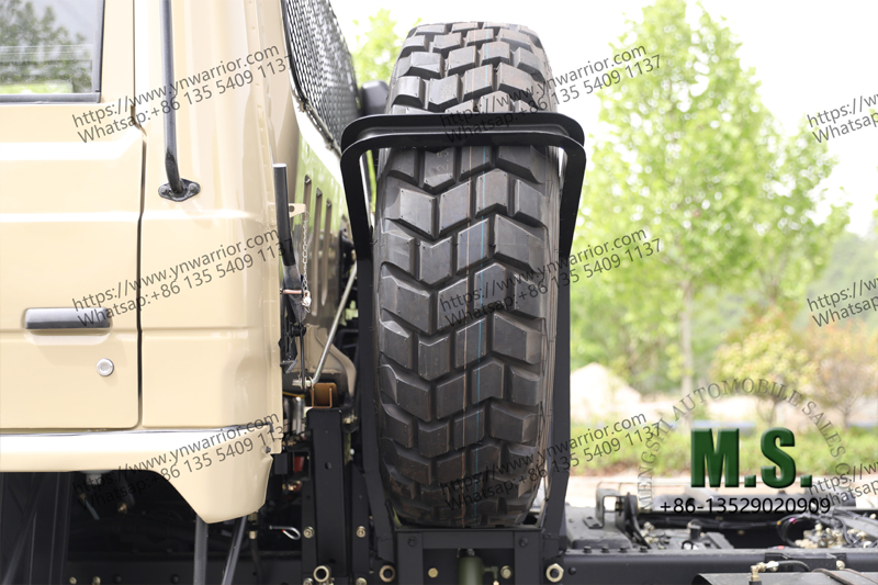 Dongfeng 6x6 Bolpe de neumático de repuesto de hilera múltiple 