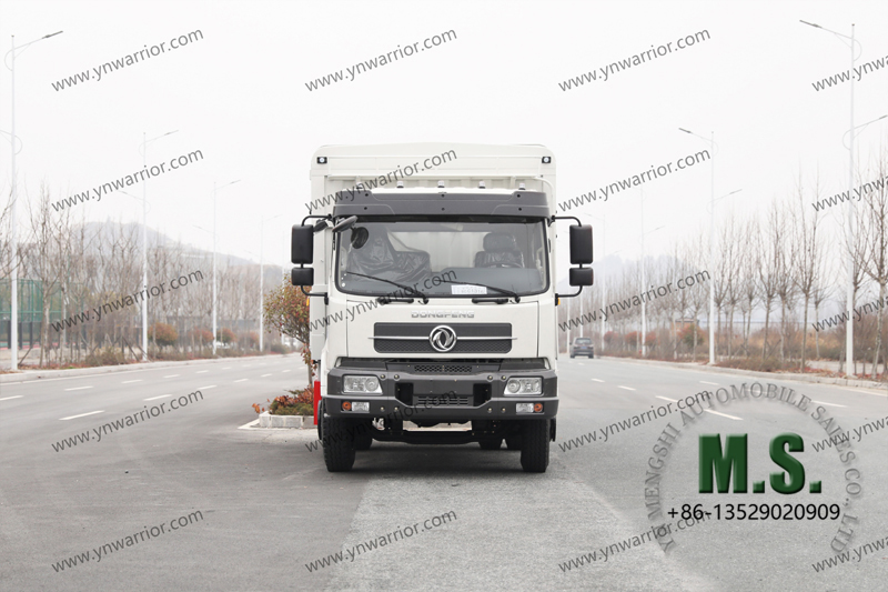 ​​Dongfeng cabina de una y media fila con una cama de 
