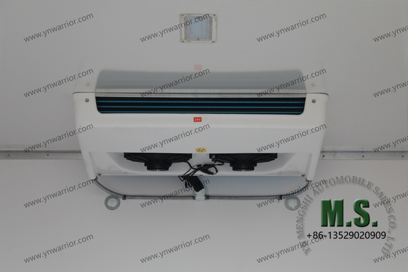 Dongfeng 4x4 Camión de refrigerador Inside Air acondicionador 