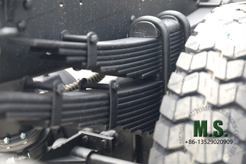 Dongfeng Chasis de cami&oacute;n con cabina moderna 4x4 con suspensi&oacute;n de ballestas de servicio mediano en la cabina 