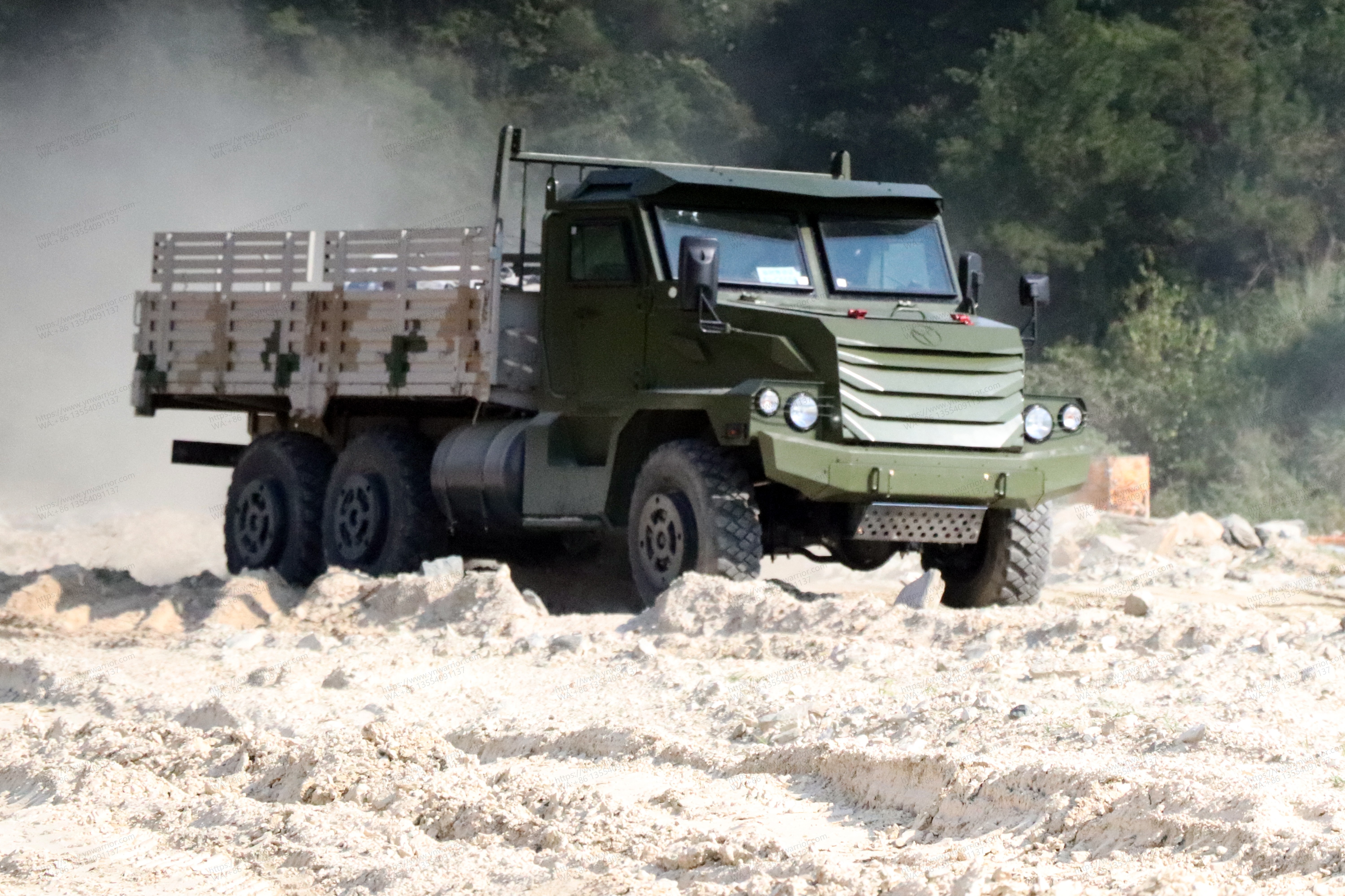 Camión desértico del ejército chino para tropas 