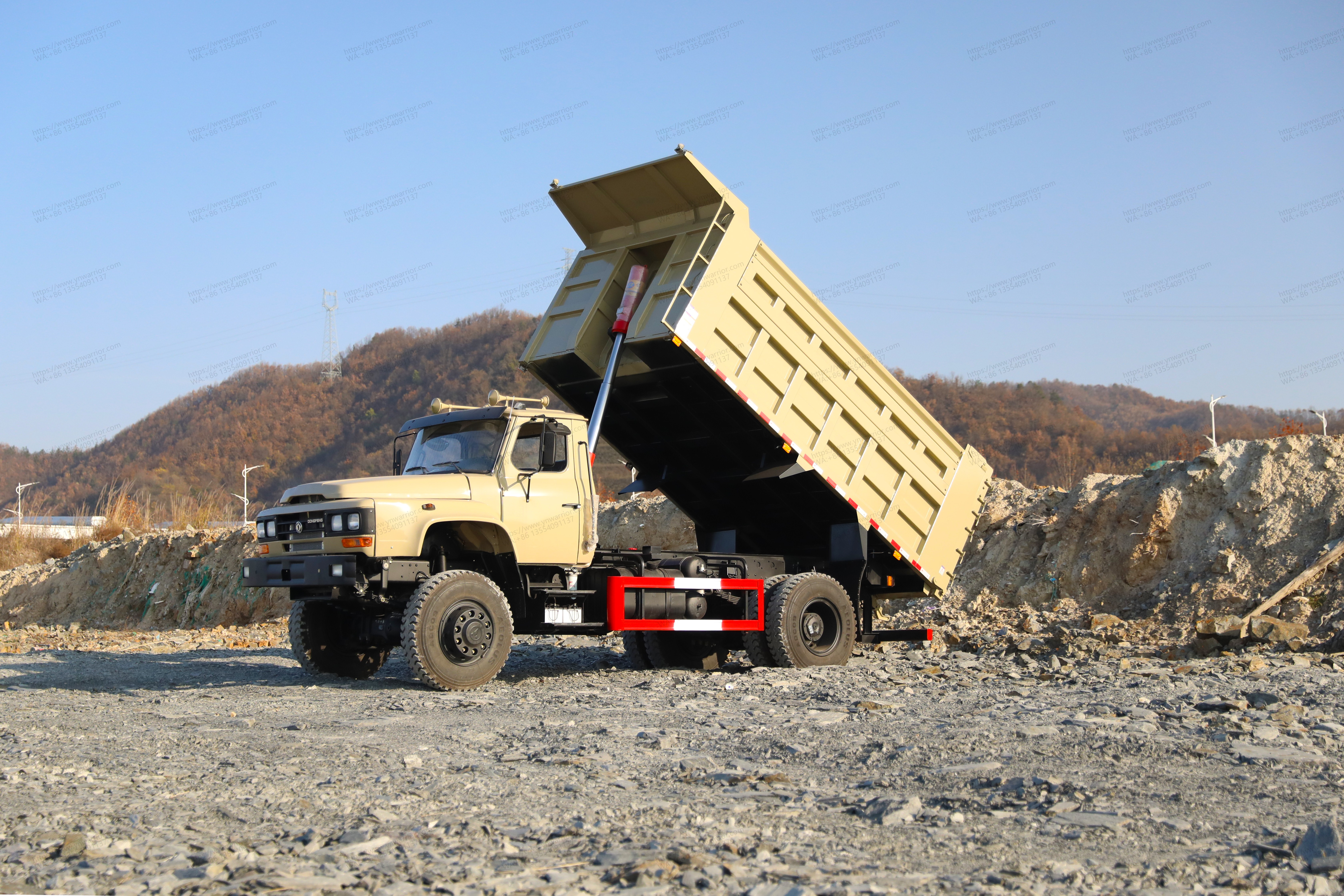 Dongfeng AWD camión volcado fuera de carretera 