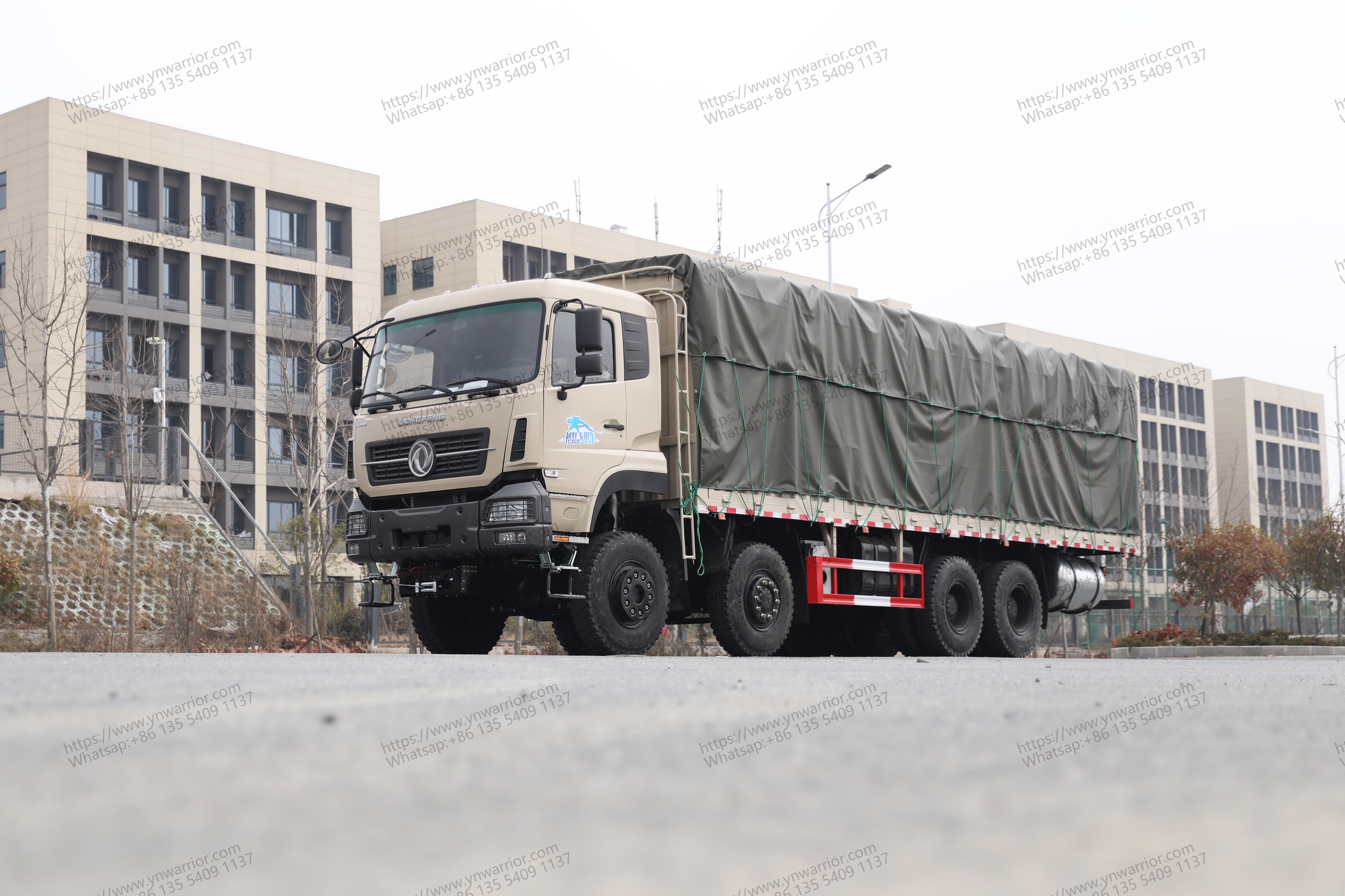 Dongfeng 8x8 camión de servicio pesado con cannopy 