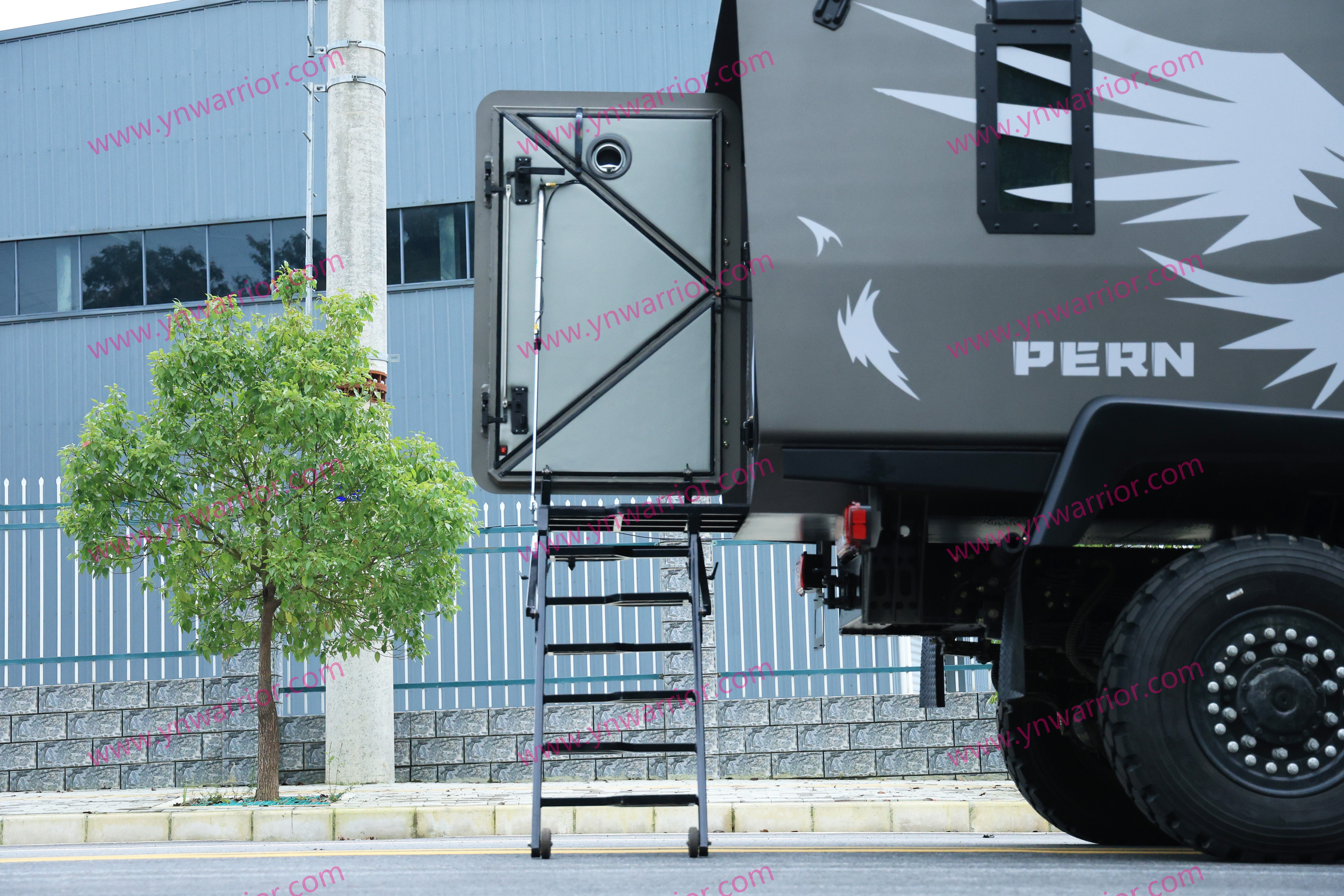 Escalera trasera plegable Camión blindado 