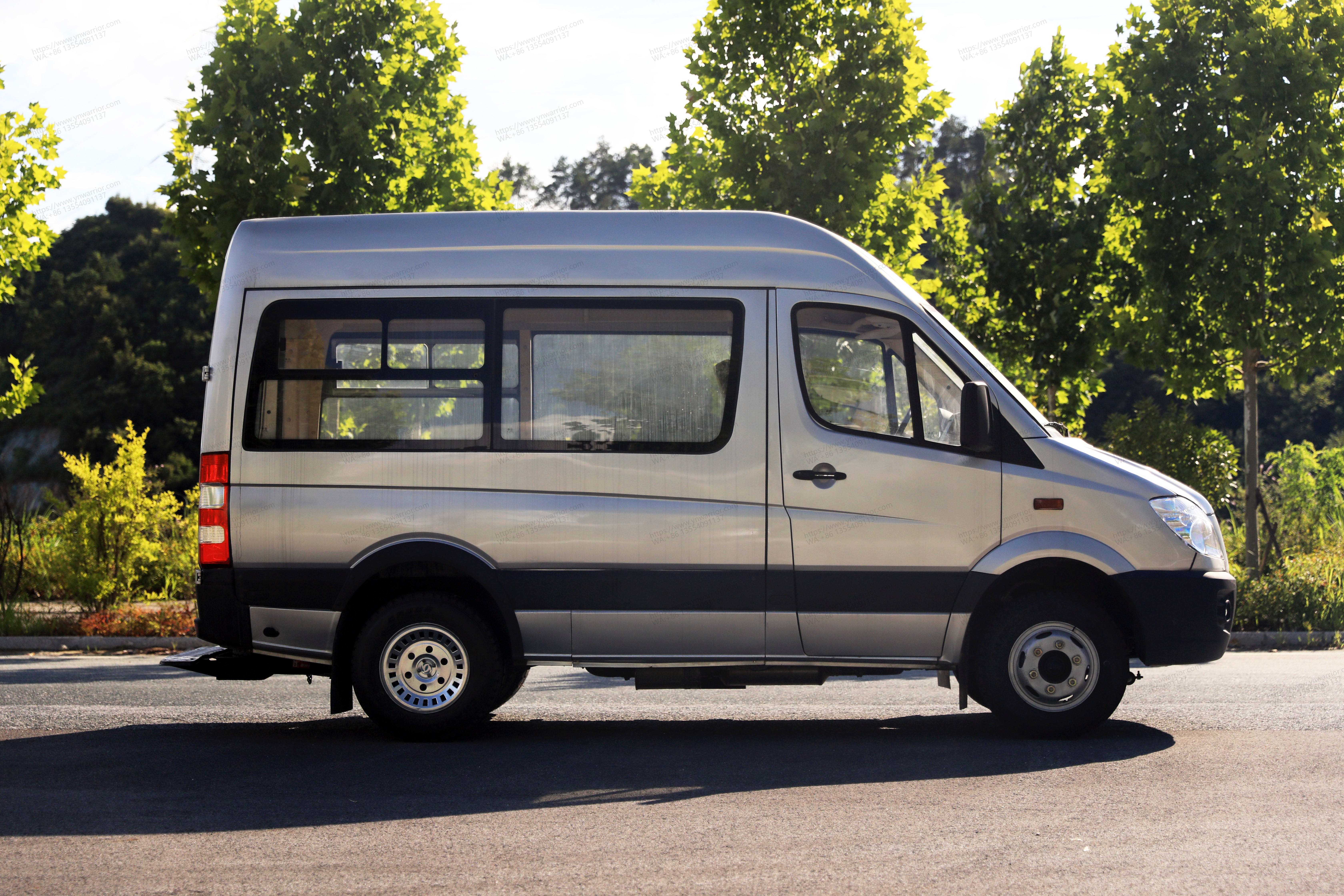 China Factory Dongfeng minivan 